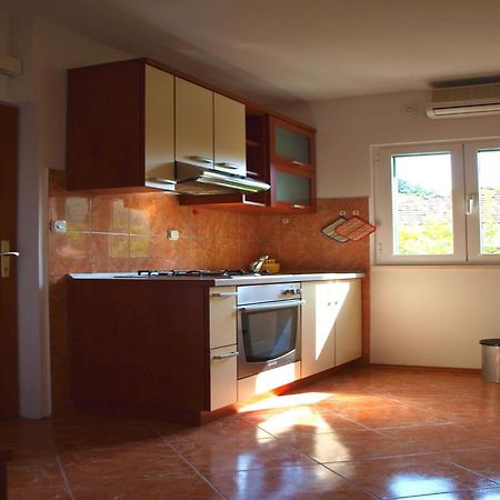 Apartments Mia Постира Екстериор снимка