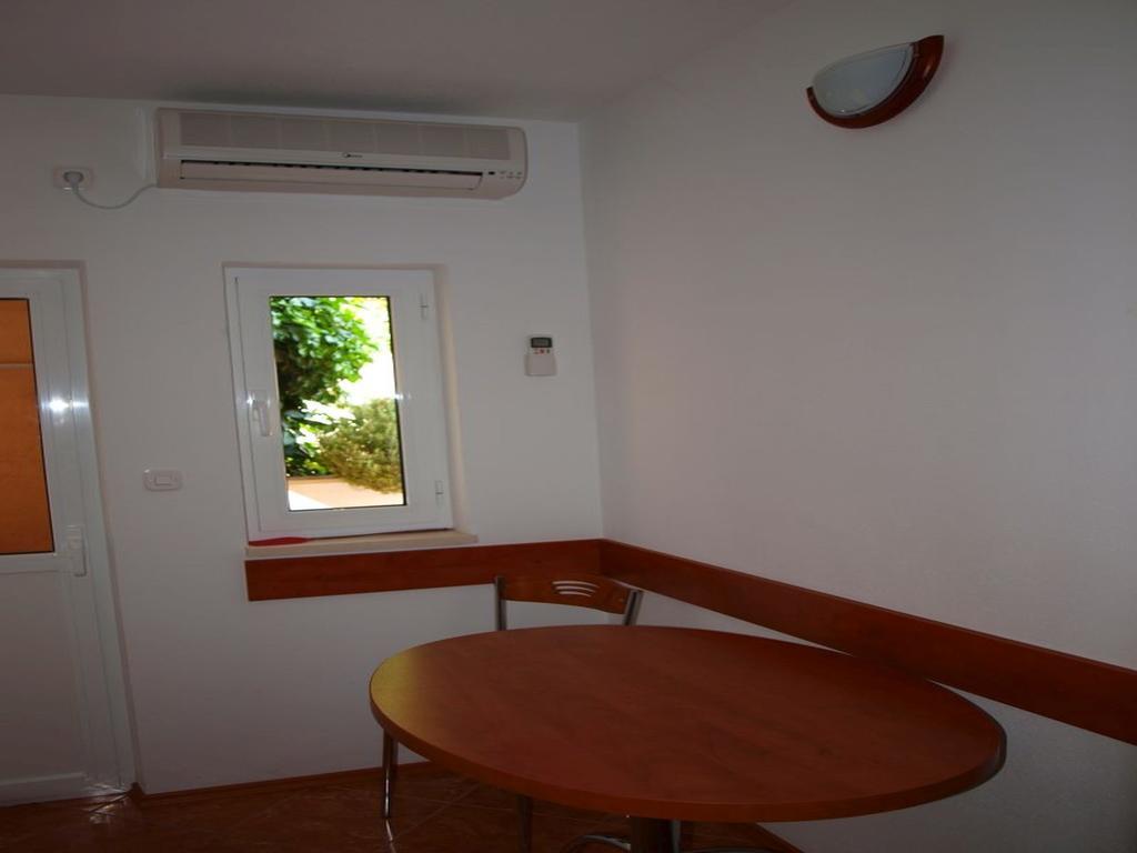 Apartments Mia Постира Стая снимка