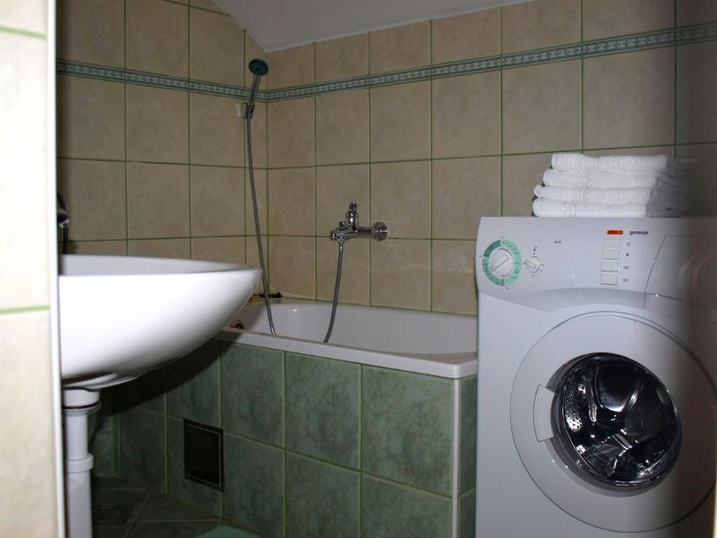 Apartments Mia Постира Стая снимка