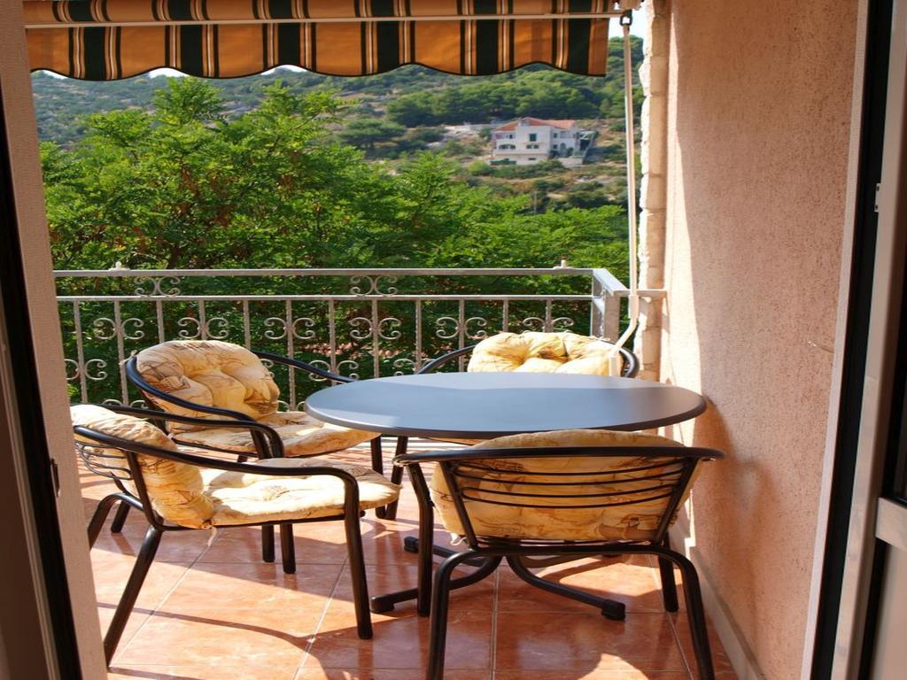 Apartments Mia Постира Стая снимка