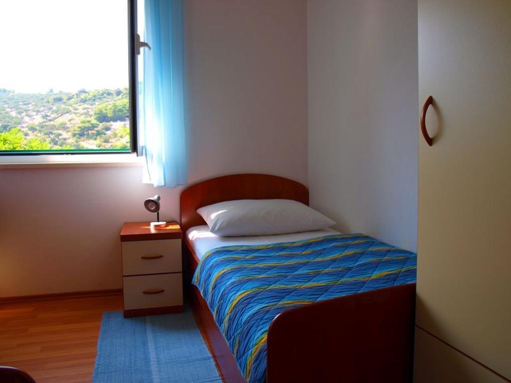 Apartments Mia Постира Стая снимка