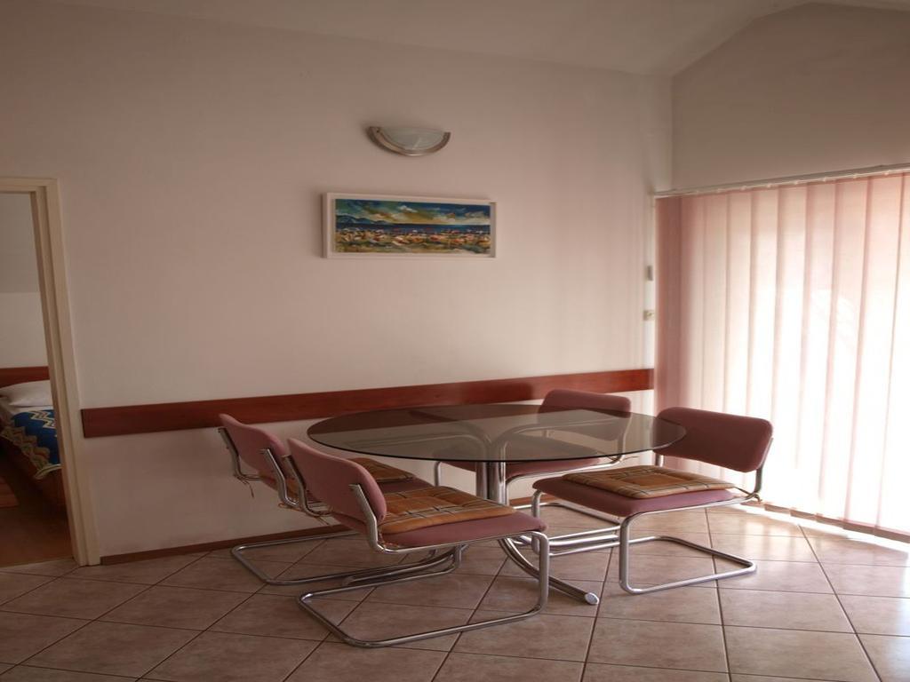 Apartments Mia Постира Стая снимка