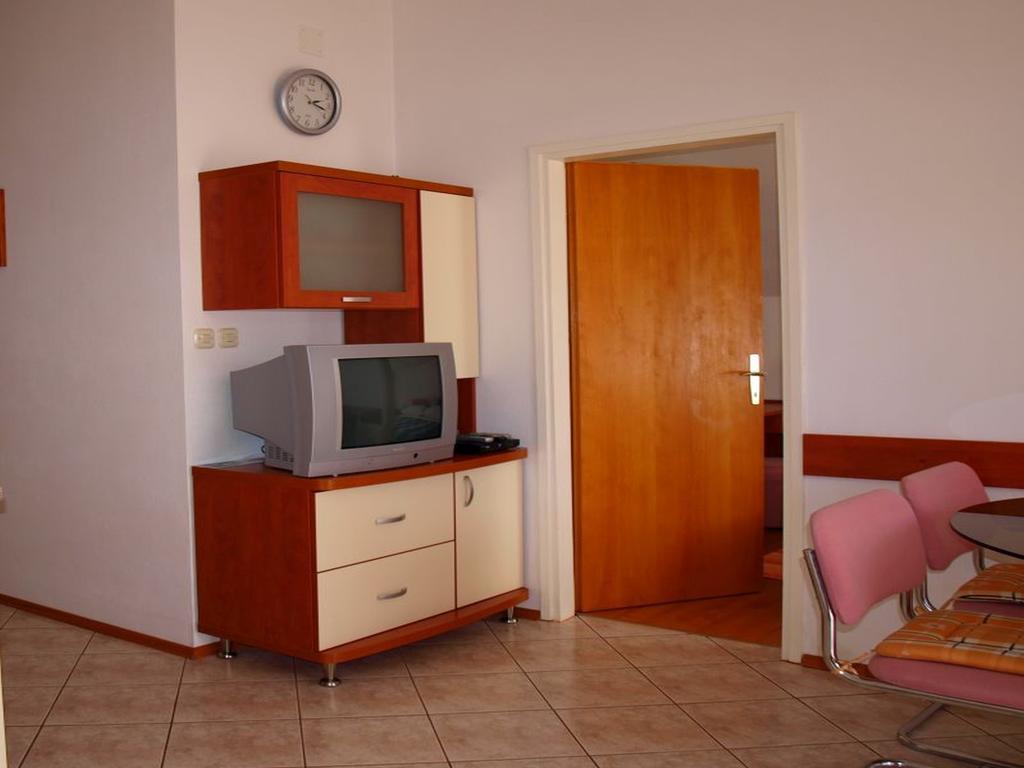 Apartments Mia Постира Стая снимка