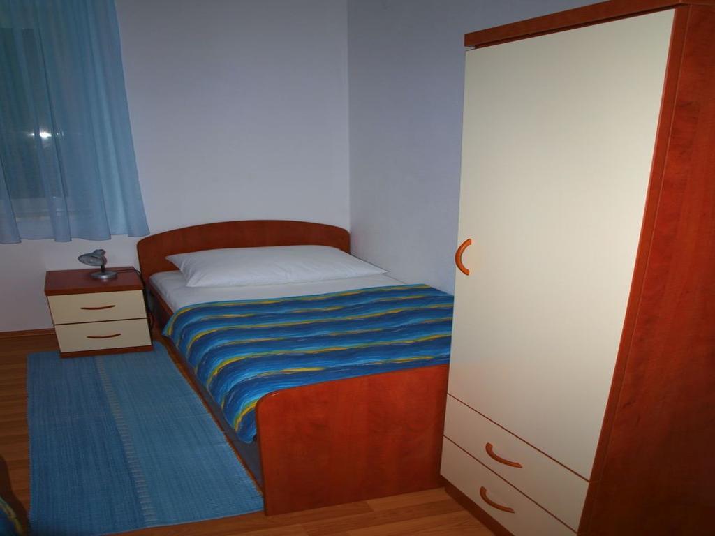 Apartments Mia Постира Стая снимка