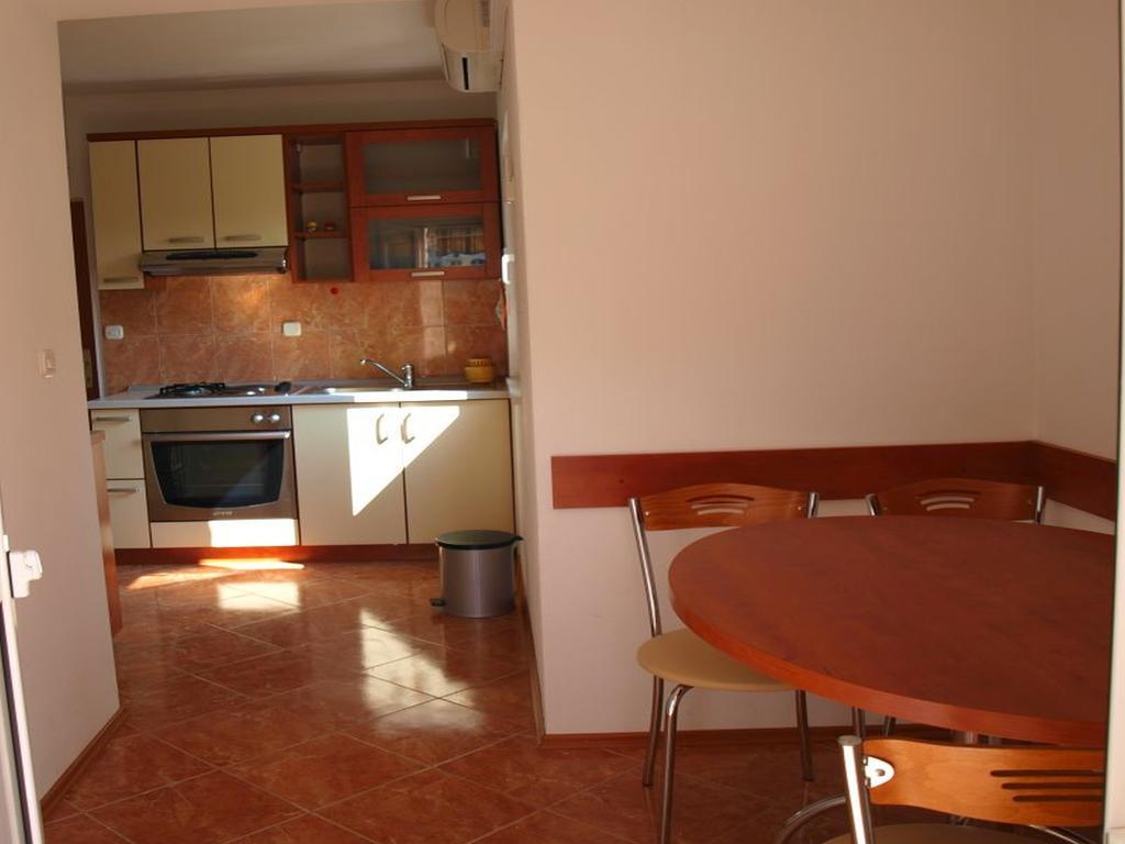 Apartments Mia Постира Стая снимка